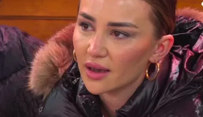 Çfarë ndodhi? Kiara shpërthen në lot nga sulmet e banorëve