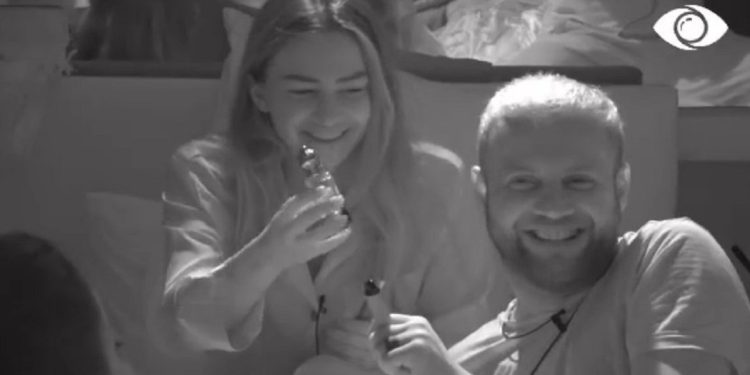 “E meriton pak nga aroma ime” Kiara i hedh parfumin e saj Luizit