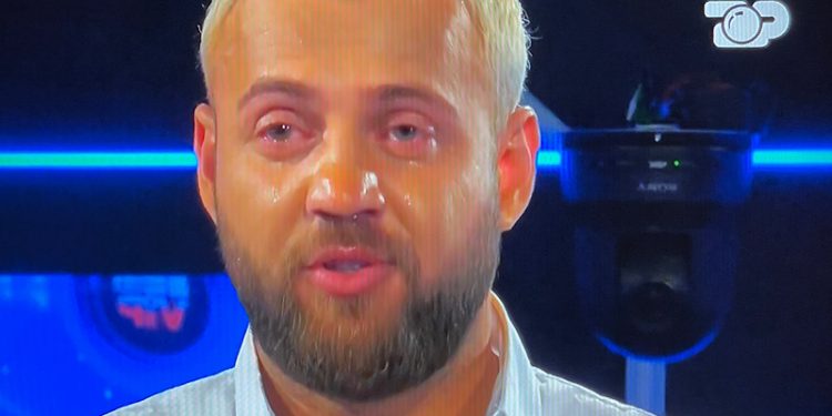 Luizi tregon pse loton mëngjeseve dhe merr letrën nga nëna e tij në Amerikë. Emocionuese