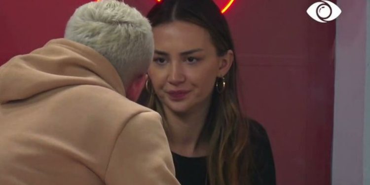 “Turp të kesh”/ Nxehet keq debati mes Luizit dhe Kiarës: Ti më sakrifikon dhe mua për fitoren