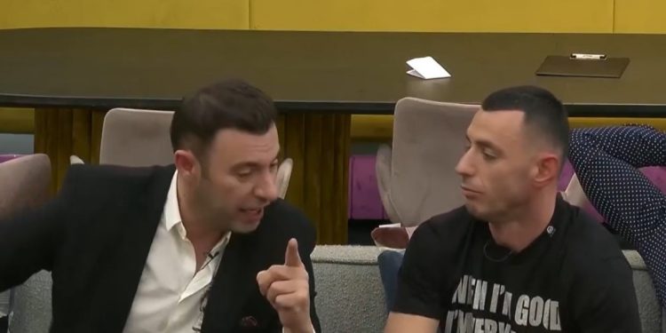 “Gruaja jote s’ta hap telefonin, ti je niveli më i ulët” – përplasen sërish Stresi e Vedati