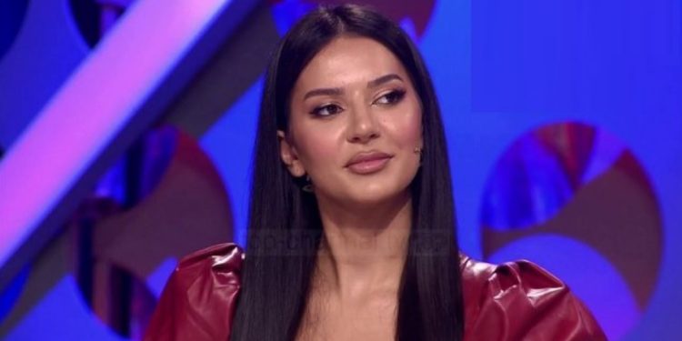 Efi tregon si e pritën prindërit dhe partneri pasi u eliminua nga BB VIP2