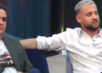 Maestro pendohet thellë dhe i kërkon “Vëllait të Madh” publikisht një nder për t’u pajtuar me Luizin