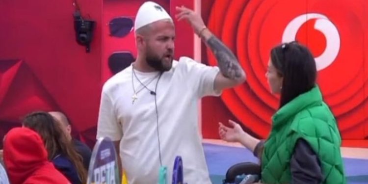 Luizit i ikën mendja fare, i bërtet me të madhe Kiarës: Po ik moj më lër rehat