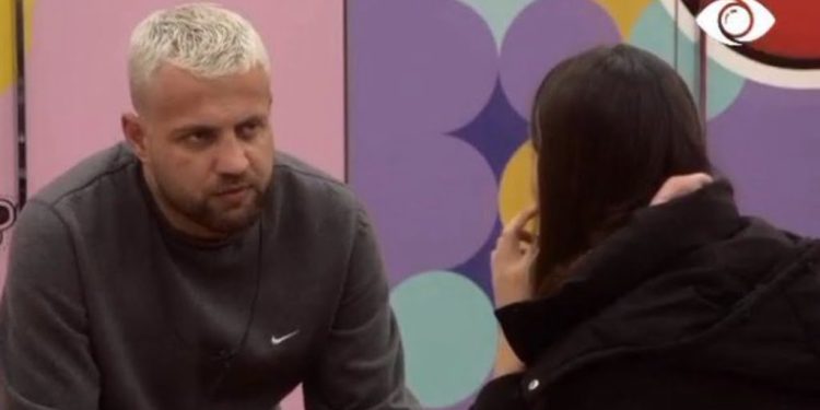 Kush i mori mësysh këta? Nuk ka qetësi në çift! Kiara-Luizit: Burri sa një derr! Po kush je ti? Ja ku e ke derën, mund të vazhdosh