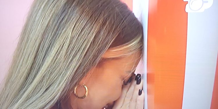 Ikën Amos, Olta vë kujën, qan e ulëret me të madhe! Akuzon produksionin