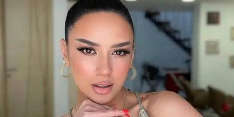 Bora Zemani poston këtë foto me duart te barku dhe të gjithë e urojnë se është shtatzënë