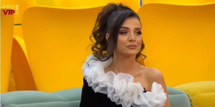 Diola rrëfen si ra në dashuri me një 77 vjeçar: Shikoja botën në sytë e tij