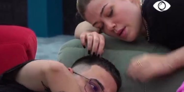 U nda nga Kristi? Keisi i përkëdhel kokën Lorencit