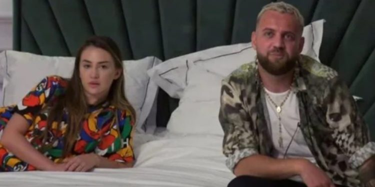 “Mami të dashuron, babi bëhet xheloz”, Luizi i kthen përgjigjen epike fanses