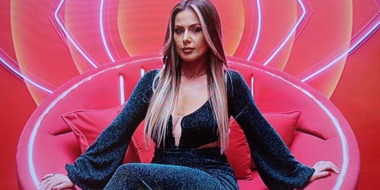 “Je e kënaqur?”/ Produksioni harron hapur mikrofonat, del “sheshit“ biseda e Oltës në dhomën e rrëfimit