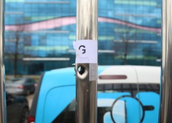 Zbardhen hetimet e para për sulmin në Top Channel, ja si u shmang tragjedia për 180 sekonda: Numri i shasisë së makinës nuk është regjistruar në Shqipëri, dyshohet se vinte nga…