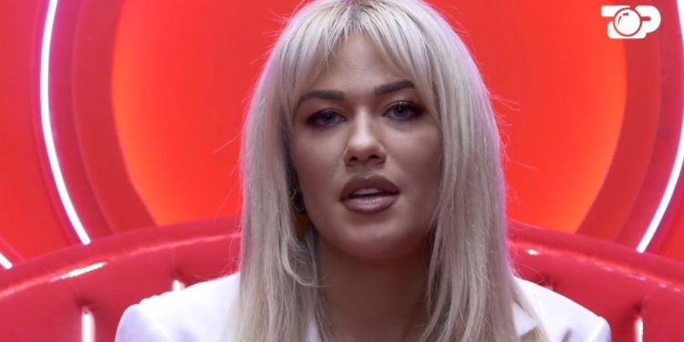 Dorëzohet Kejsi, e pranon se është e dashuruar në këtë djalë brenda shtëpisë!