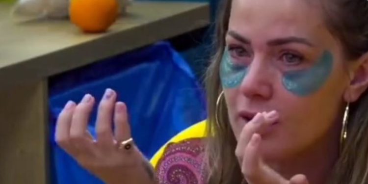 “Se përballoj dot, kisha ardhur vetëm për një muaj”/ Olta Gixhari shpërthen në lot dhe shpreh dëshirën për tu larguar nga BBV: Më rëndohet frymëmarrja