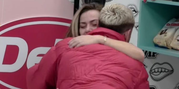 Çfarë ndodhi në shtëpinë e BBV? Përqafime dhe lot mes Oltës dhe Luizit, këngëtari i habit të gjithë, për herë të parë i kërkon falje aktores