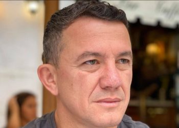 Top Channel e përjashton Berat Buzhalën nga emisioni për një status në Facebook për Golden Eagle