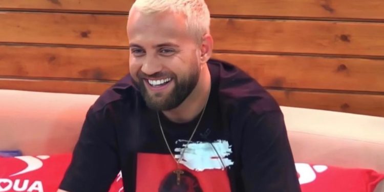 Mbështetja për Luizin nuk ka të ndalur: Polaku nga Anglia i premton veturë luksoze