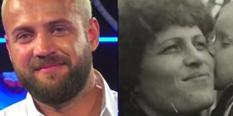 Konfirmohet! Nëna e Luizit ka mbërritur në Tiranë. Pritet surpriza