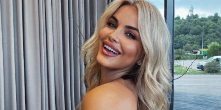 ‘Duke u shkri pas tij’, Afrona me në fund publikon fotografi në krah të dashurit të saj!