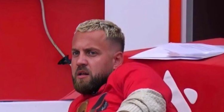 E mban mend si më tallnit, më thonit provincial, unë qaja vetëm! Luizi i’a thotë në sy Kiares dhe banoreve