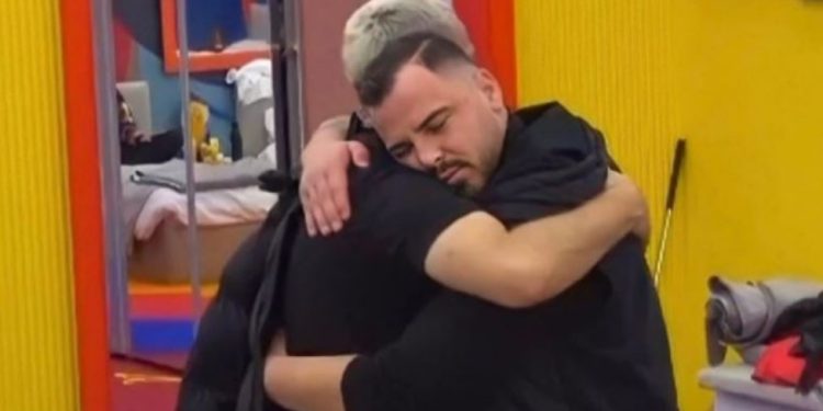 ‘Fukara jam vetë por ty do ti jap’! Luizi i bën premtimin e madh Ronaldos: Nëse fitoj do të të fal 5 mijë euro. Ai e përqafon