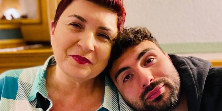 Kush po ia shpif nënës së Ledrit?