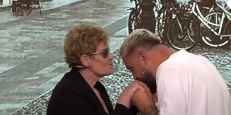 Publikohet fotografia – Kiara është takuar jashtë me nënën e Luizit