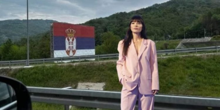 “Mësojeni gjuhën shqipe”- Zhaklina ‘merr zemër’ në Serbi, kritikon ashpër kosovarët