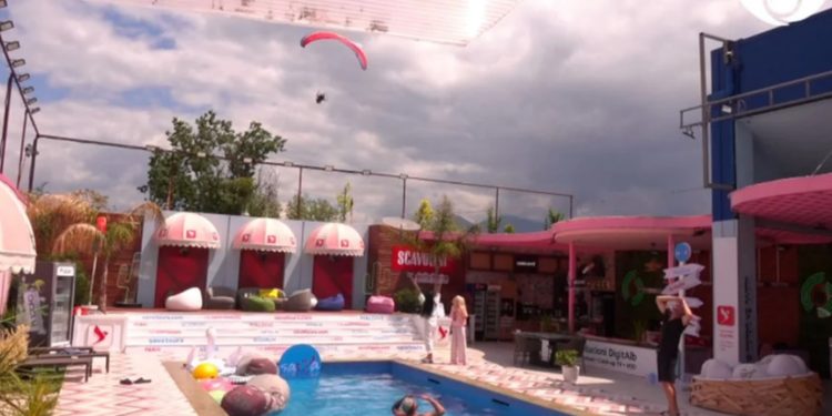 Çfarë ndodhi në shtëpinë e BB VIP? Spektakël parashutash në qiell, finalistët thanë emrin e…
