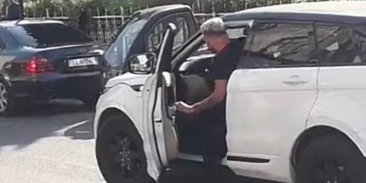Luizi shfaqet sot në Shkodër me veturë luksoze