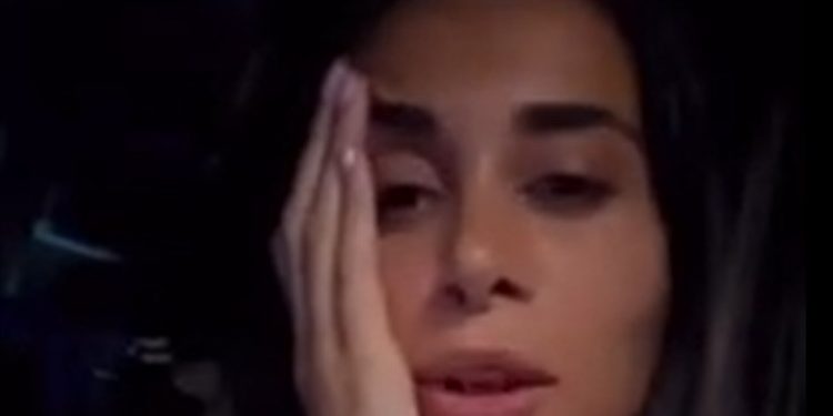 Tre policë ndalojnë Jori Dellin, ish-banores së BBVA i ndodh e papritura – VIDEO