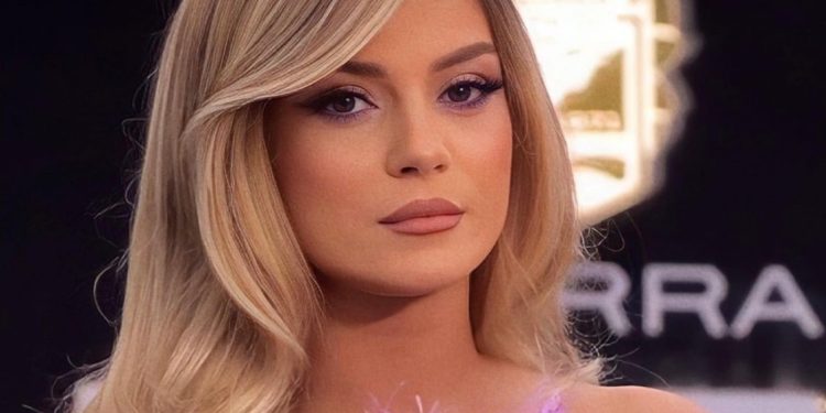 Nita Latifi pozon nga shtrati dhe ka një pyetje për të gjithë