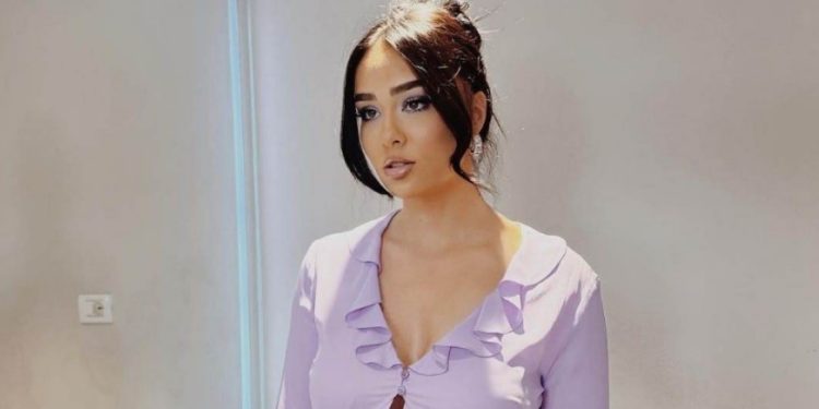 Xhensila harron qe është bërë nënën, shfaqet në publik pa riçipeta!