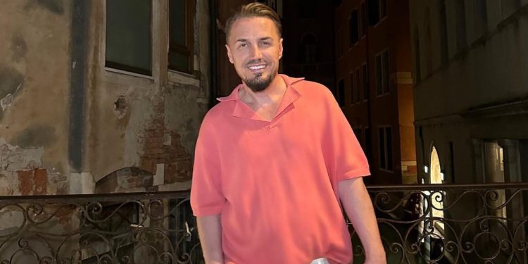 Pas Afronës, edhe Blero publikon fotografi me të dashurën e re,