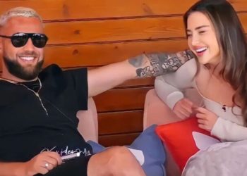 Fansat kapin teksa Luizi vesh rrobat e gruas