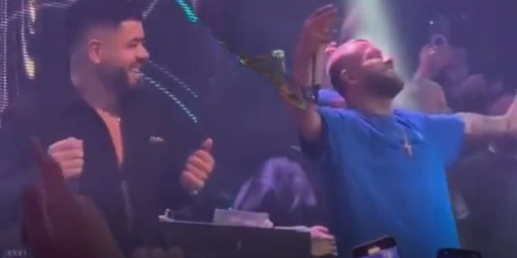 Publikohet video – Noizy “shkrihet” së qeshuri me Luizin gjatë koncertit