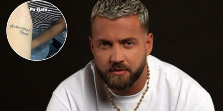 ‘Çmendet’ fansja e Luiz Ejllit, bën tatuazh një dedikim për këngëtarin