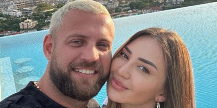 Kiarën në Turqi e ka marrë malli shumë për Luizin, bën gjestin shumë romantik për të