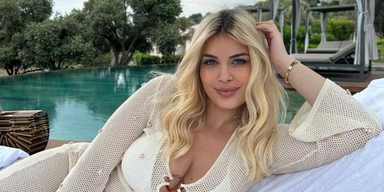 I dashuri i ri super i pasur, Afrona na prezanton me shtëpinë luksoze ku po jeton