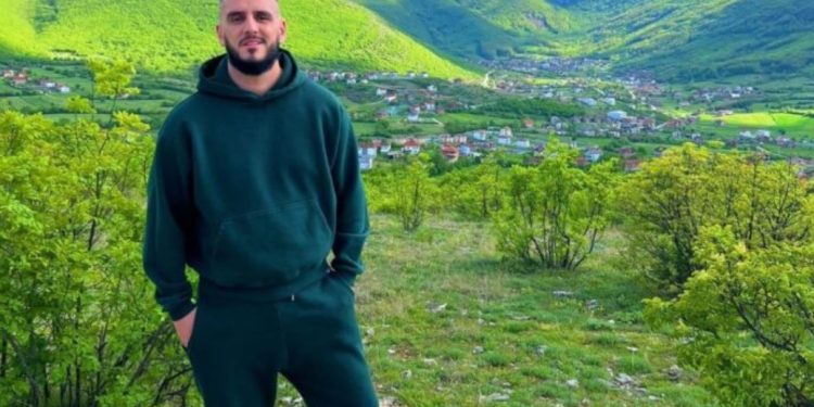 Vdes vogëlushi që ishte fans i Gold AG, reagon këngëtari