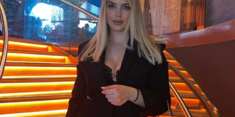 Ia pa hajrin ndarjes me Bleron, Afrona Dika po bëhet nënë për herë të parë