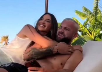 Kiara dhe Luizi çift tradicional, në pushimet e para marrin me vete edhe vjehrrën