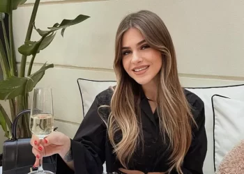 Identike! Sarah Berisha gjen sozinë e saj e cila po ashtu është blogere