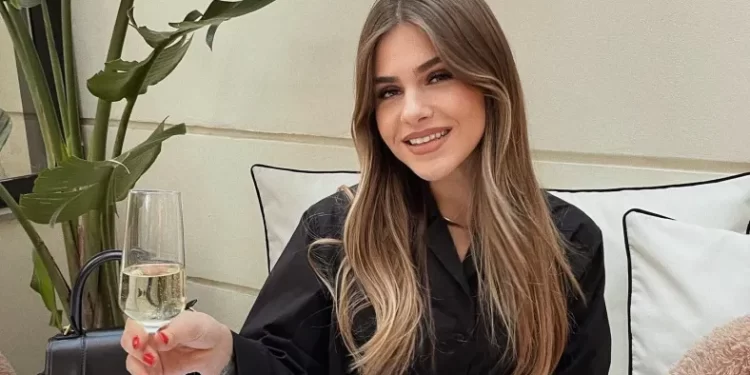 Identike! Sarah Berisha gjen sozinë e saj e cila po ashtu është blogere