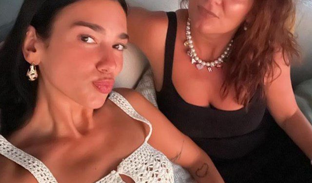 Dua Lipa ka sot ditëlindjen, vëmendjen e merr urimi i prindërve të saj