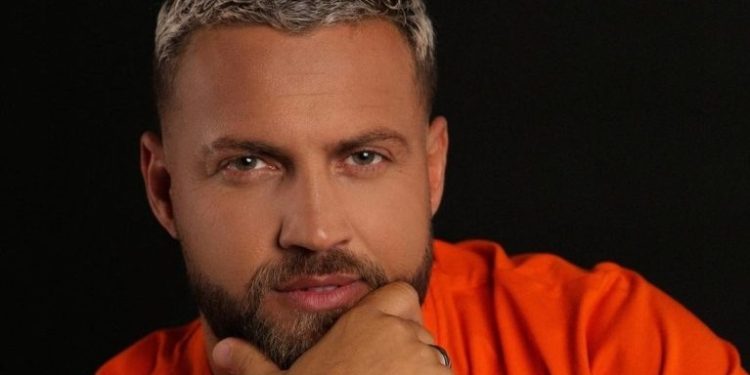 Luizi paralajmëron duet me këngëtarin e njohur turk