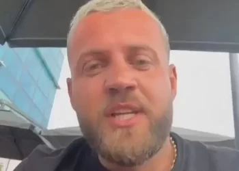 Luiz Ejlli e shijon perëndimin e diellit me tajlandezen (Foto)