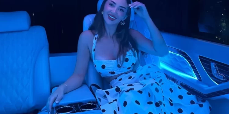 Kaq elegante dhe e rregulluar del në plazh Kiara Tito