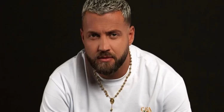 Kush është diva e bukurisë për Luizin? Këngëtari poston foton me…