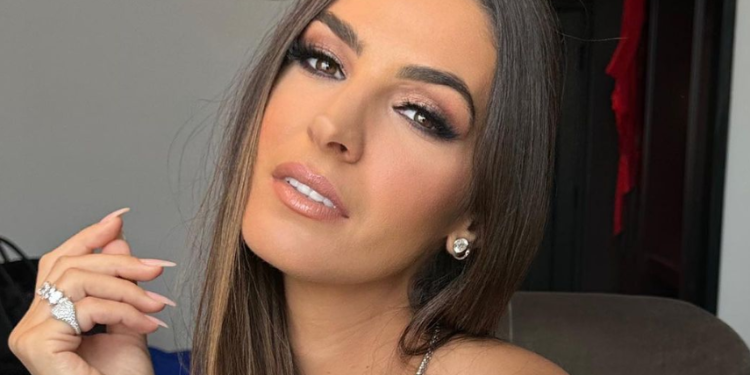 ‘ Të lutem Zot, ndihmoje njerëzimin ‘ : Emina Cunmulaj shkëputet nga rrjetet sociale për një arsye mjaft prekëse